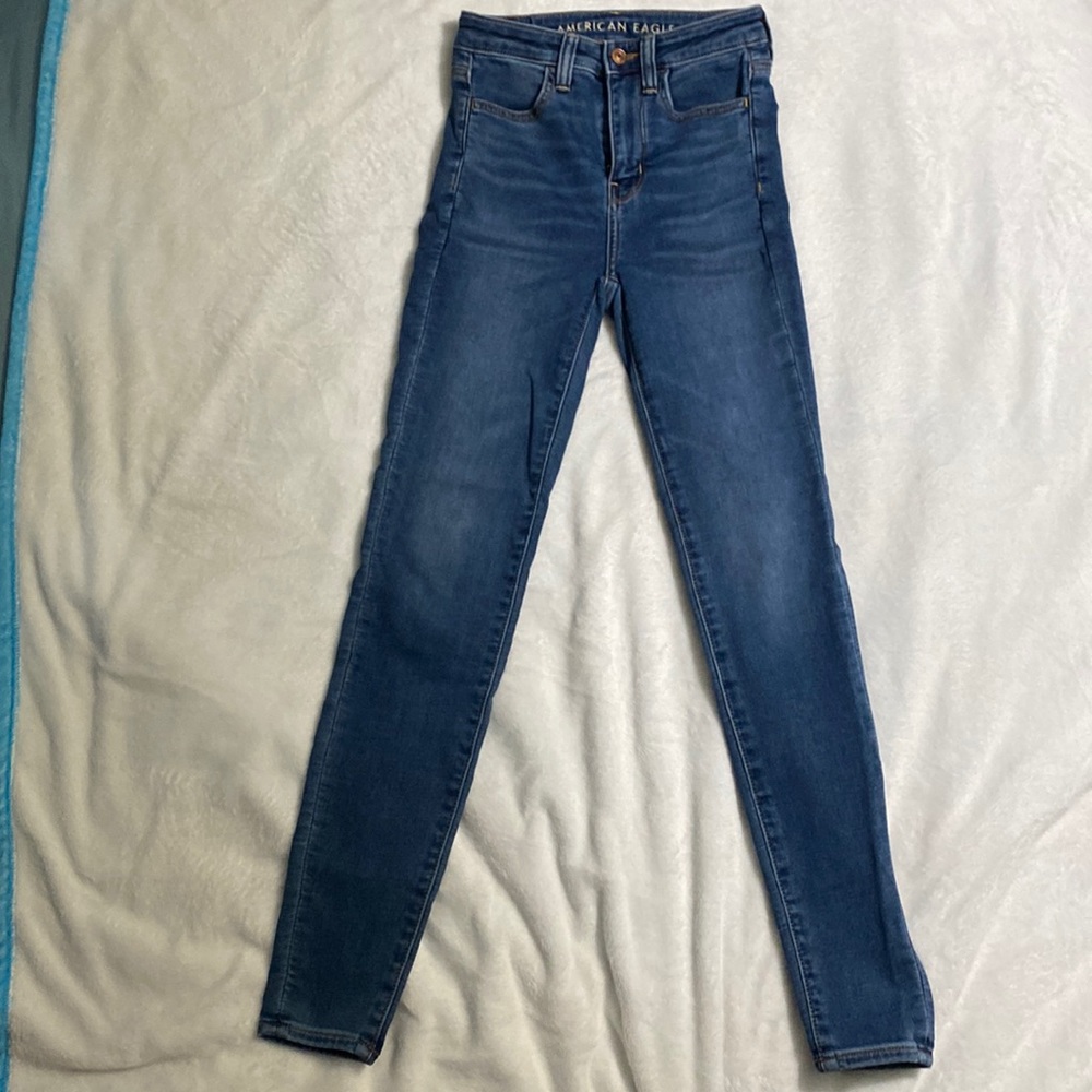 American eagle size 2 jeans no rips